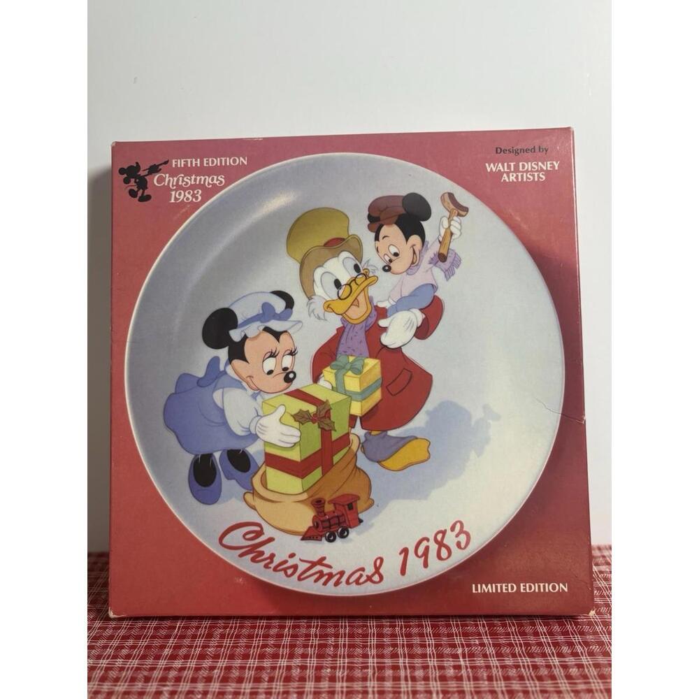 Disney Christmas Plate 1983 – Scrooge’s Christmas‎ Surprise – Fifth Edition